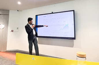 Harsh-Thakrar-Senior-Lecturer-University-of-Wollongong-30-under-30-FinTech-Leader-holds-a-lecture-for-SP-Jain-MFWM-students-2
