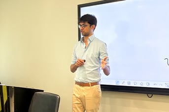 guest-session-by-Dr-Sharan-Asher-Director-Eragon-Ventures-with-SP-Jain-Global-for-MFWM-students-Inside-Images-1