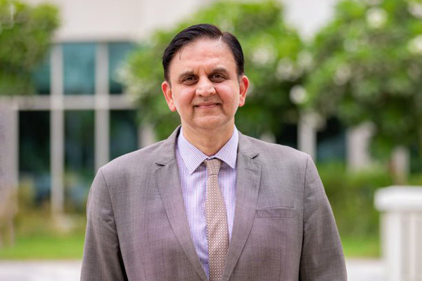 Dr. Umesh Kothari, Assistant Dean, discussing how experiential learning is shaping industry-ready managers at SP Jain Global Education