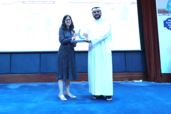 Ms. Bhavna Talwar, Manager – Marketing & PR at SP Jain (Dubai Campus), received the award from H.E. Dr. Rashid Alleem, Chairman at Sharjah Electricity & Water Authority (SEWA) and Founder & Executive Chairman of Alleem Investment, Sharjah, UAE, on behalf of Prof. Christopher Abraham, Professor and Head of Campus (Dubai) at SP Jain