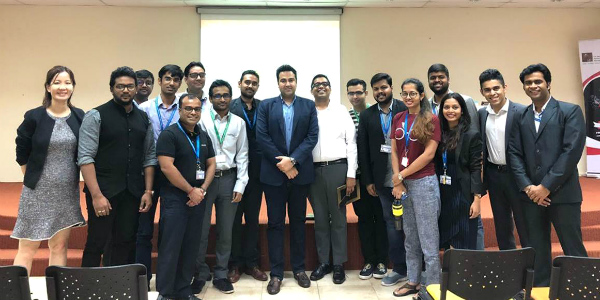 Mr. Kiran Pradhan, an SP Jain GMBA Alum and Head of Analytics and Strategy, Global Supply Chain Analytics at Schneider Electric (centre, in white) with SP Jain staff and postgraduate students